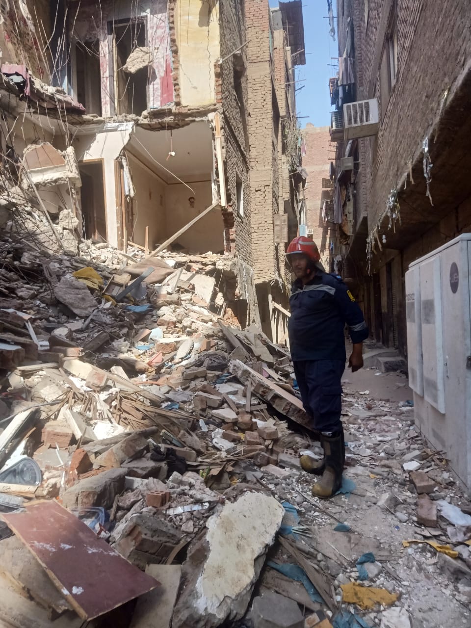 انهيار عقار بعين شمس