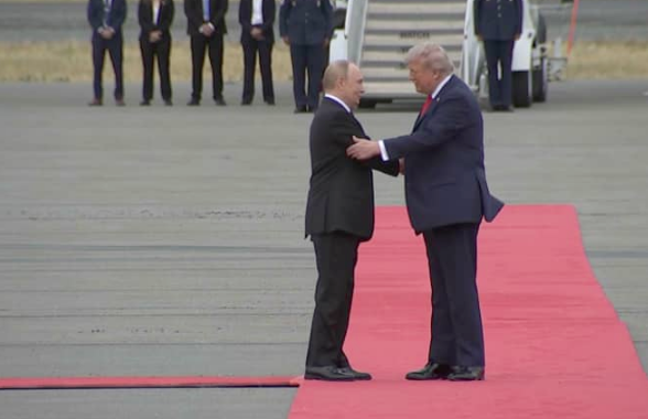 ترامب ينتظر بوتين في الطائرة أكثر من نصف ساعة، فيتو