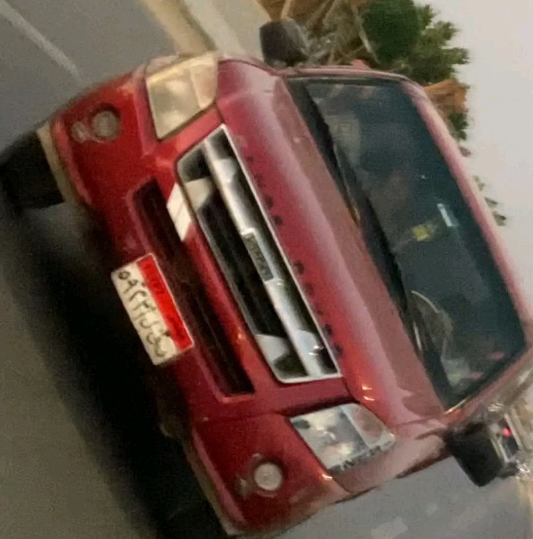 مطاردة سيارة حمراء اللون،فيتو