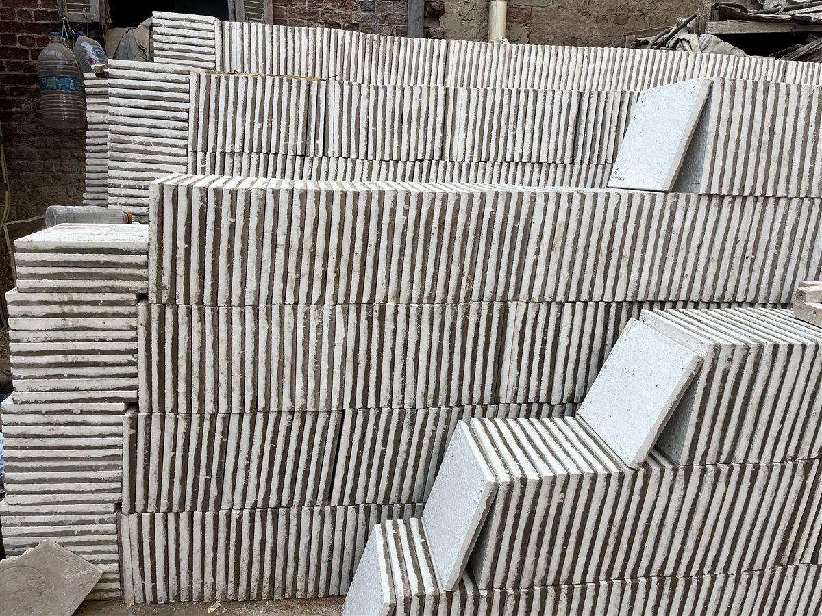 صناعة البلاط المزايكو في البحيرة، فيتو