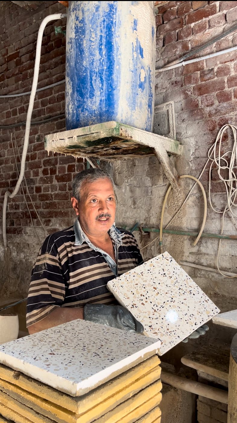 صناعة البلاط المزايكو في البحيرة، فيتو