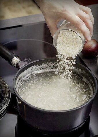 ماء الأرز للشعر