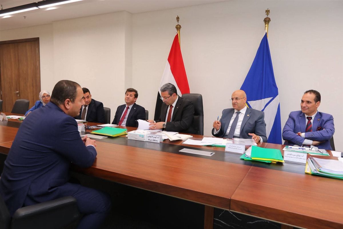 محافظ دمياط يترأس لجنة اختيار القيادات