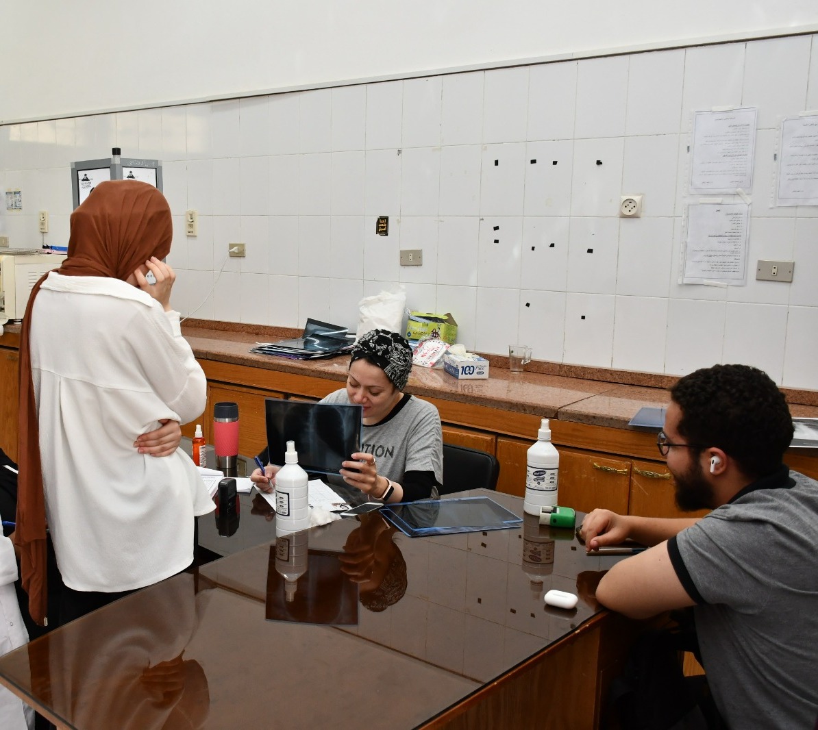 جانب من الكشف على الطلاب، فيتو