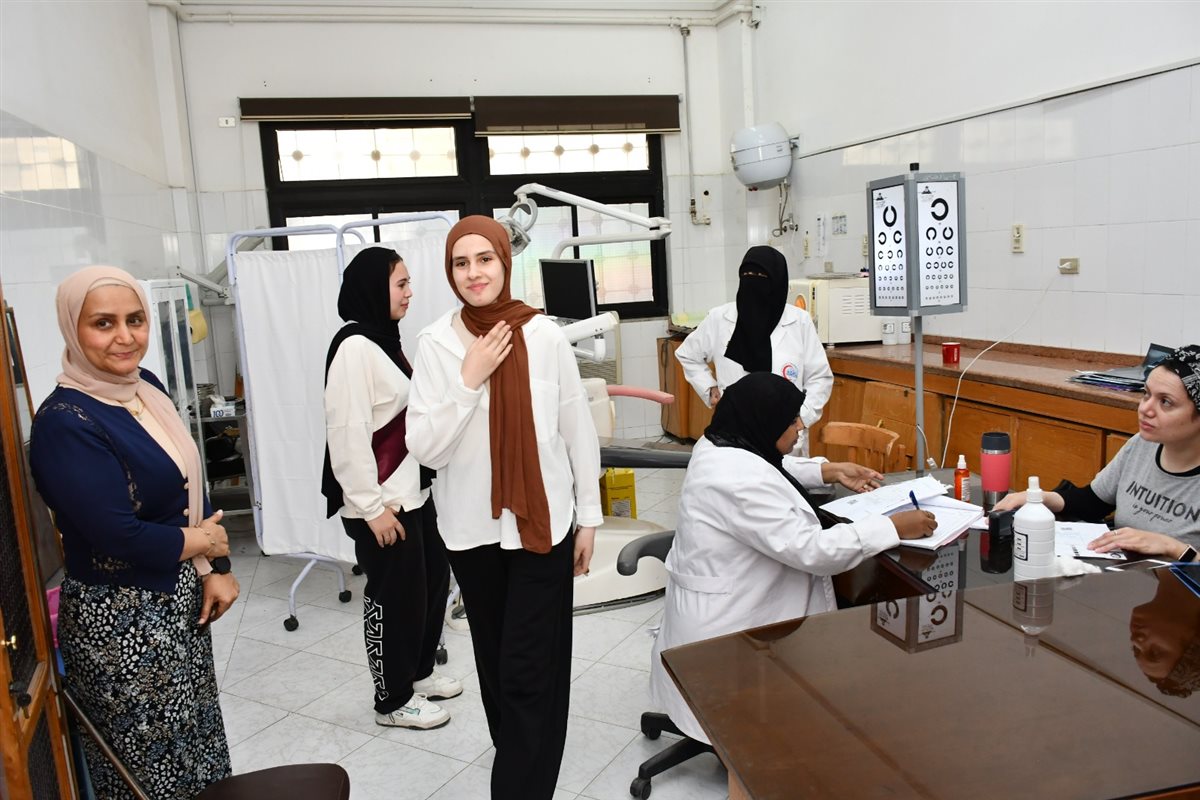 جانب من الكشف على الطلاب، فيتو