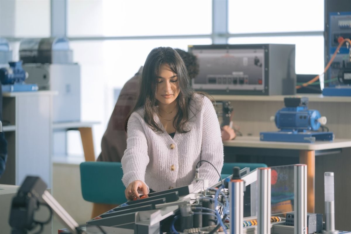 كلية الهندسة جامعة مصر للمعلوماتية