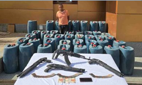 ضبط عنصر إجرامى بأسوان وبحوزته أسلحة نارية وكميات من المواد البترولية