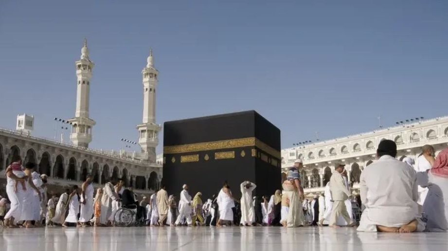 الأفضلية بين العمرة والإنفاق على الفقراء، فيتو