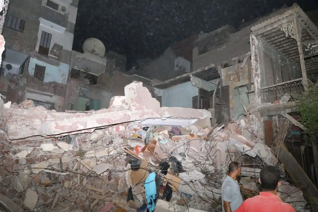 موقع انهيار عقار سكني بالزقازيق،فيتو