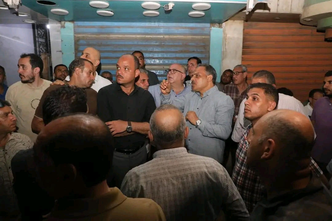 محافظ الشرقية يتفقد موقع انهيار عقار سكني بالزقازيق،فيتو