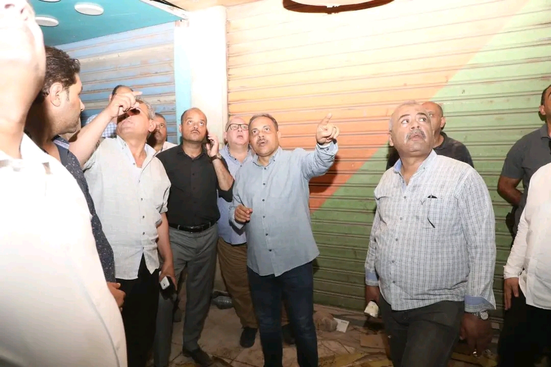 محافظ الشرقية يتفقد موقع انهيار عقار سكني بالزقازيق،فيتو