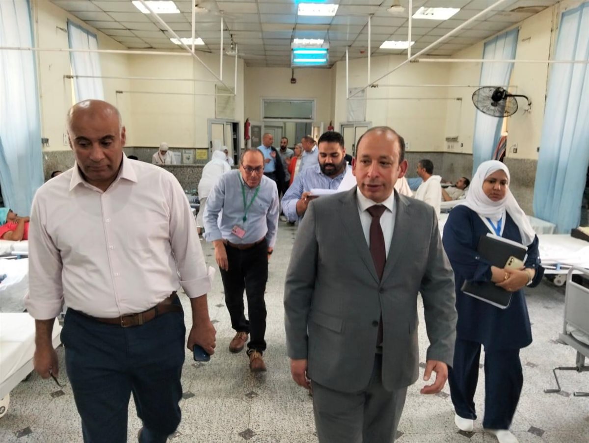 عميد قصر العيني خلال الجولة