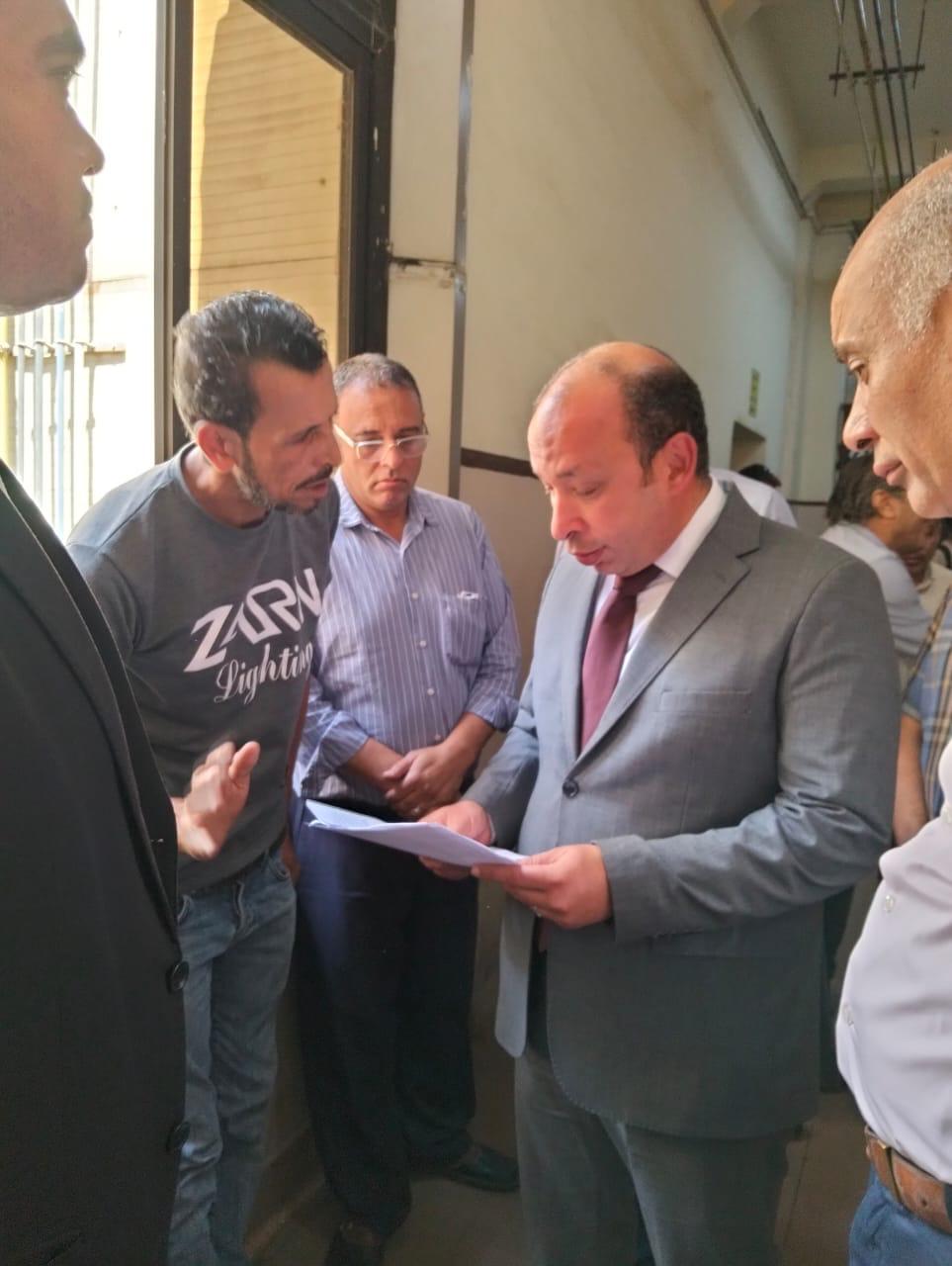 عميد قصر العيني خلال الجولة