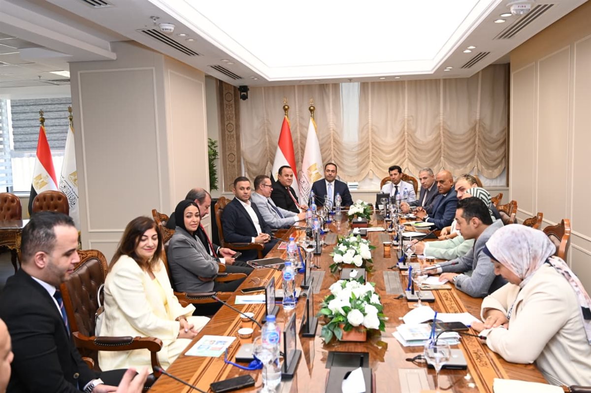 أشرف صبحي يلتقي مجلس إدارة اتحاد شباب المصريين بالخارج