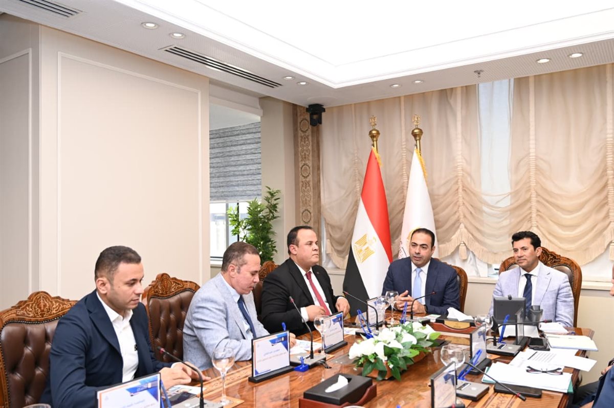 أشرف صبحي يلتقي مجلس إدارة اتحاد شباب المصريين بالخارج