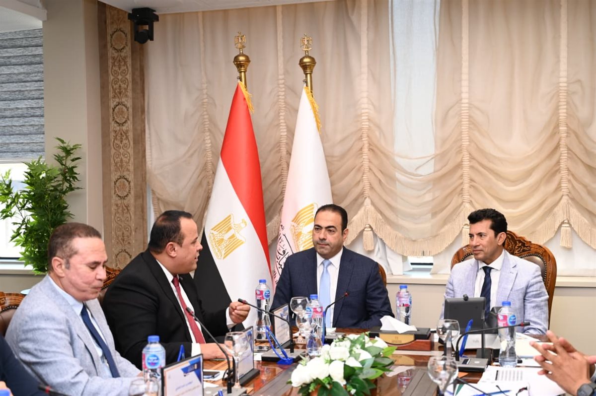 أشرف صبحي يلتقي مجلس إدارة اتحاد شباب المصريين بالخارج