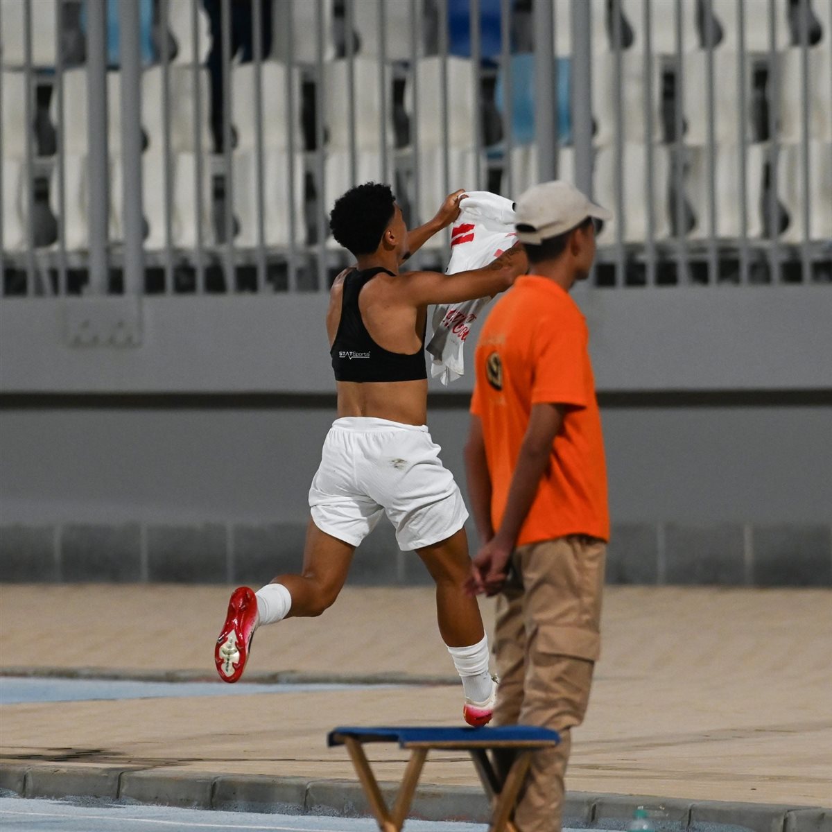 ألفينا يسجل هدف التقدم للزمالك، فيتو