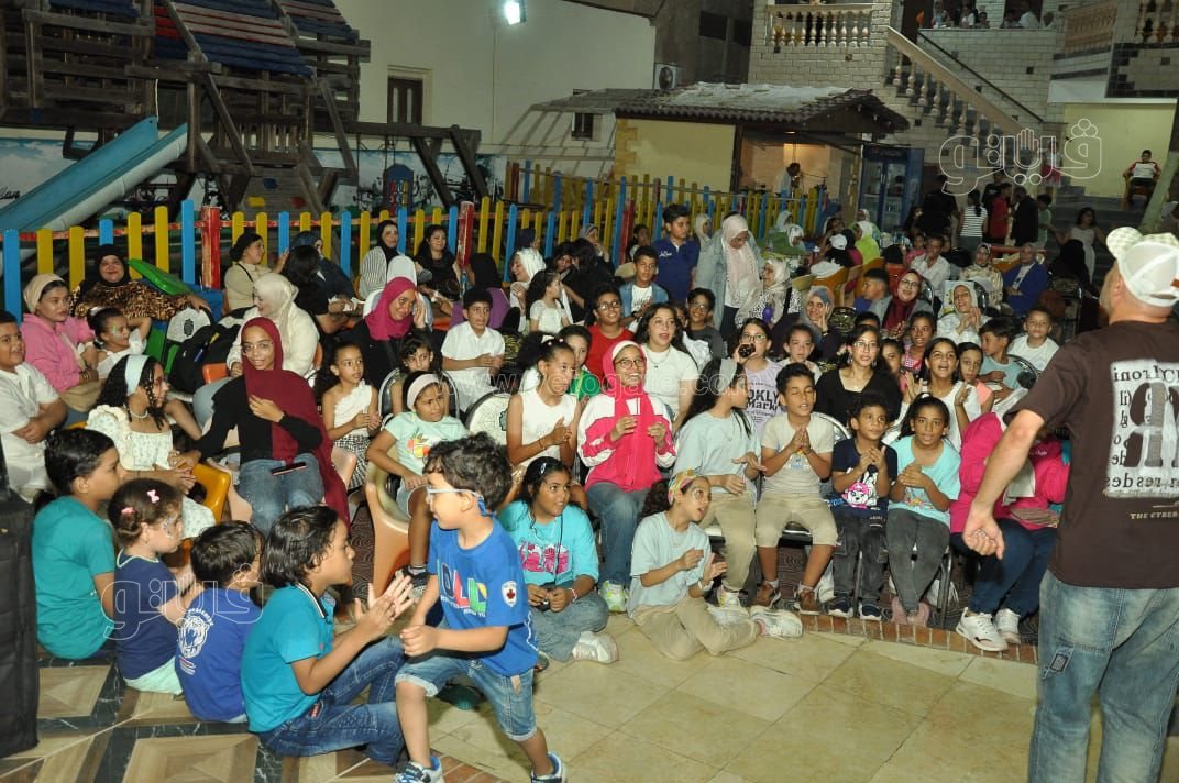 حفل نادي السلام البحري، فيتو 