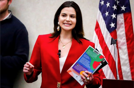 المرشحة المتطرفة للكونجرس فالنتينا جوميز، فيتو