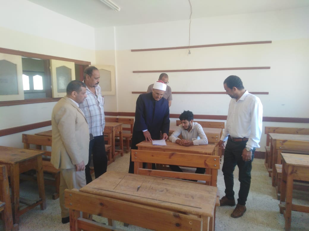 جانب من جولة رئيس الإدارة المركزية لمنطقة الإسماعيلية الأزهرية بالقنطرة شرق، فيتو