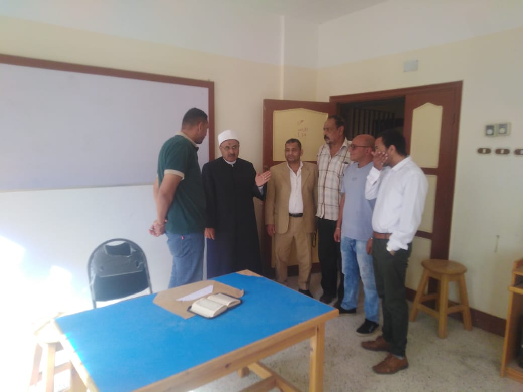 جانب من جولة رئيس الإدارة المركزية لمنطقة الإسماعيلية الأزهرية بالقنطرة شرق، فيتو