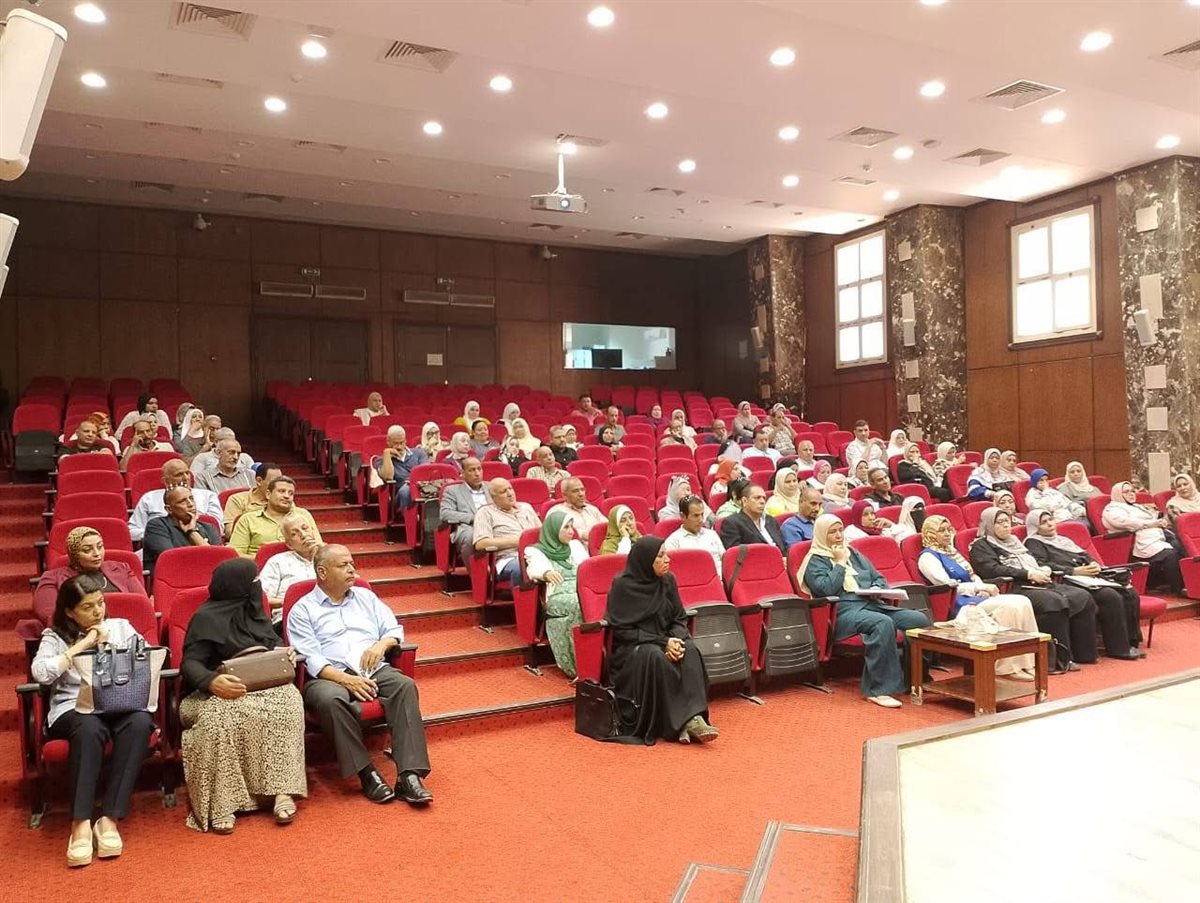 اجتماع مديري مدارس البحيرة لإتمام استعدادات المحافظة لاستقبال العام الدراسي الجديد، فيتو