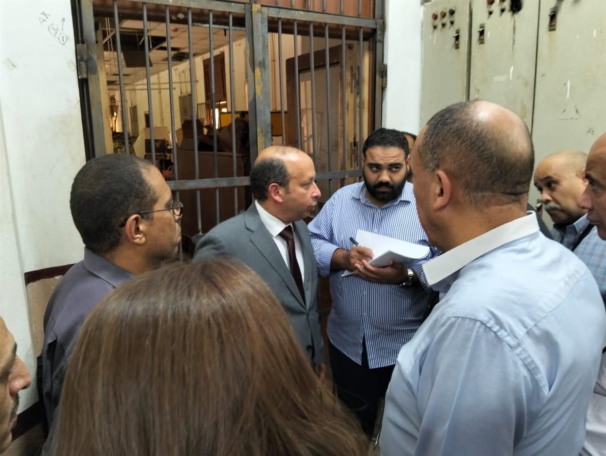 عميد قصر العيني يتفقد قسم 5