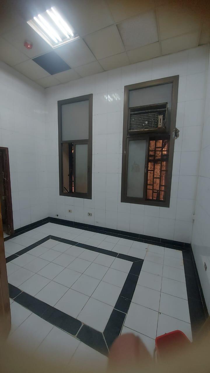 عميد قصر العيني يتفقد قسم 5