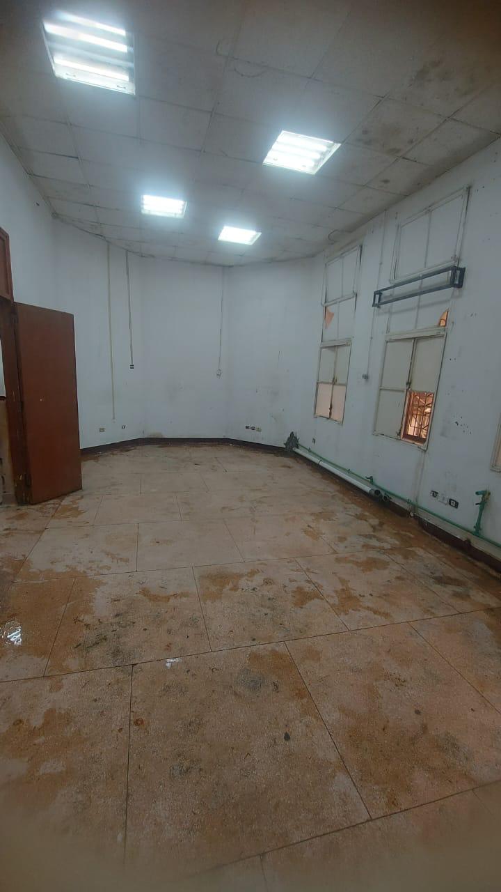 عميد قصر العيني يتفقد قسم 5