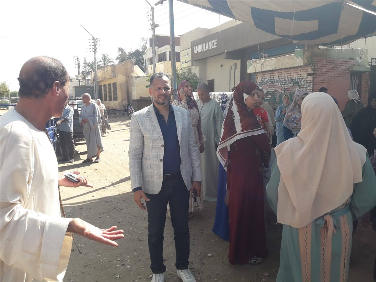 طوابير الشباب والفتايات تصطف أمام لجان الشيوخ بقرية دلاص ببني سويف