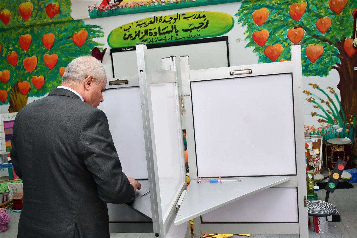 رئيس جامعة القناة يدلى بصوته، فيتو