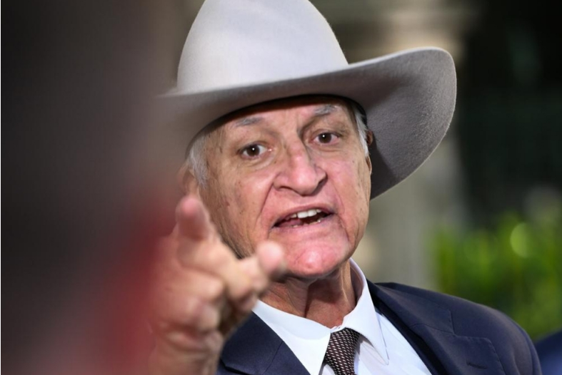 عضو البرلمان الاسترالي بوب كارتر يهدد ويتوعد، فيتو