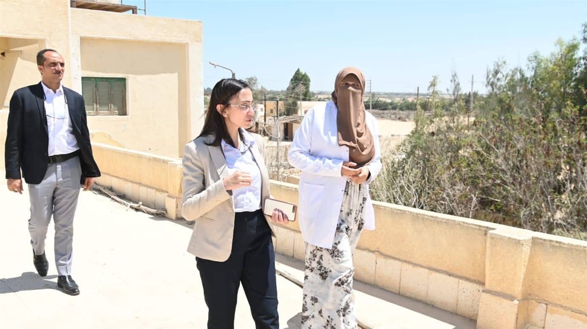 محافظ البحيرة خلال جولة تفقدية بوادي النطرون، فيتو