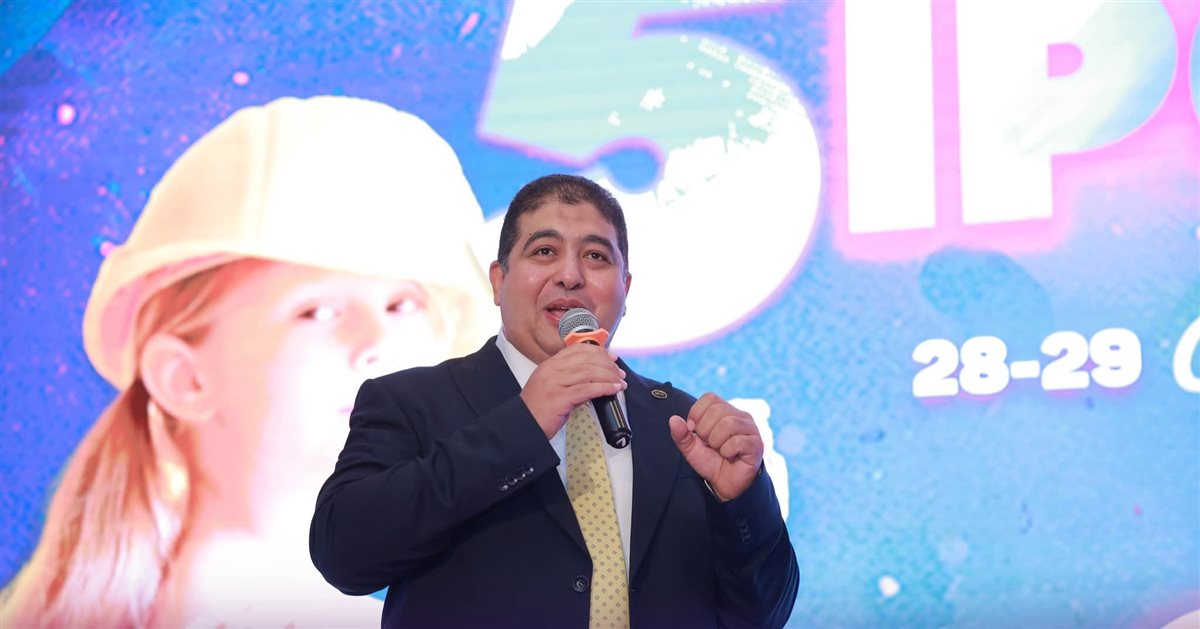 د. شريف الانواري خلال المؤتمر