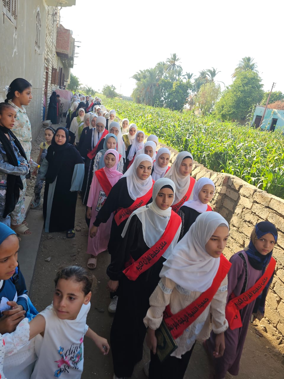 مسيرة بالمصاحف لـ حافظي القرآن الكريم كاملًافي قرية أبو بشت بمركز مغاغة بالمنيا