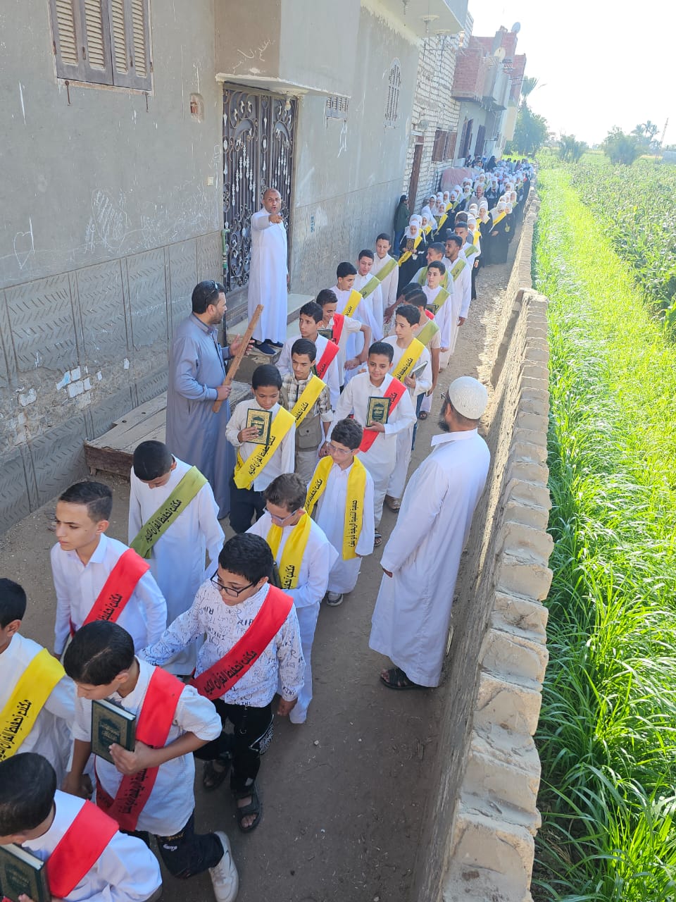 مسيرة بالمصاحف لـ حافظي القرآن الكريم كاملًافي قرية أبو بشت بمركز مغاغة بالمنيا