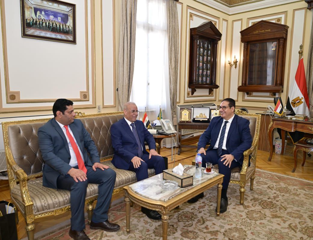 رئيس جامعة القاهرة والسفير العراقي