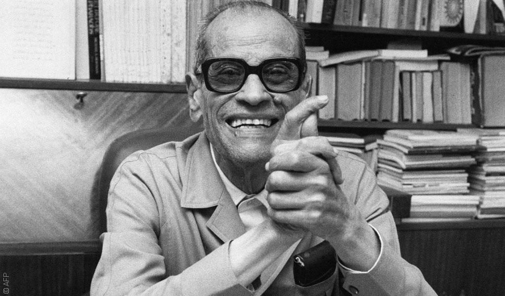 الكاتب الاديب نجيب محفوظ