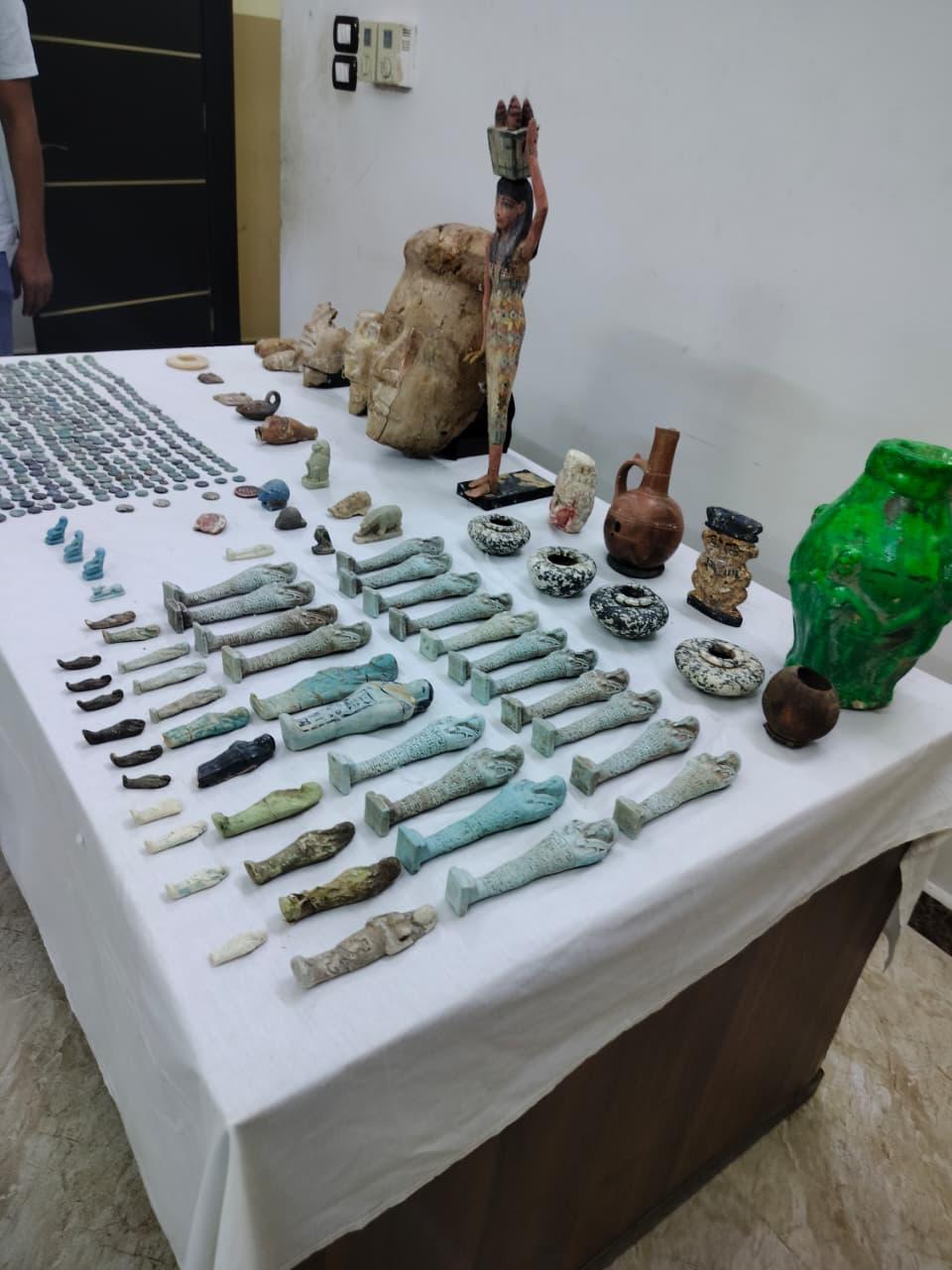 ضبط 577 قطعة أثرية في المنيا، فيتو