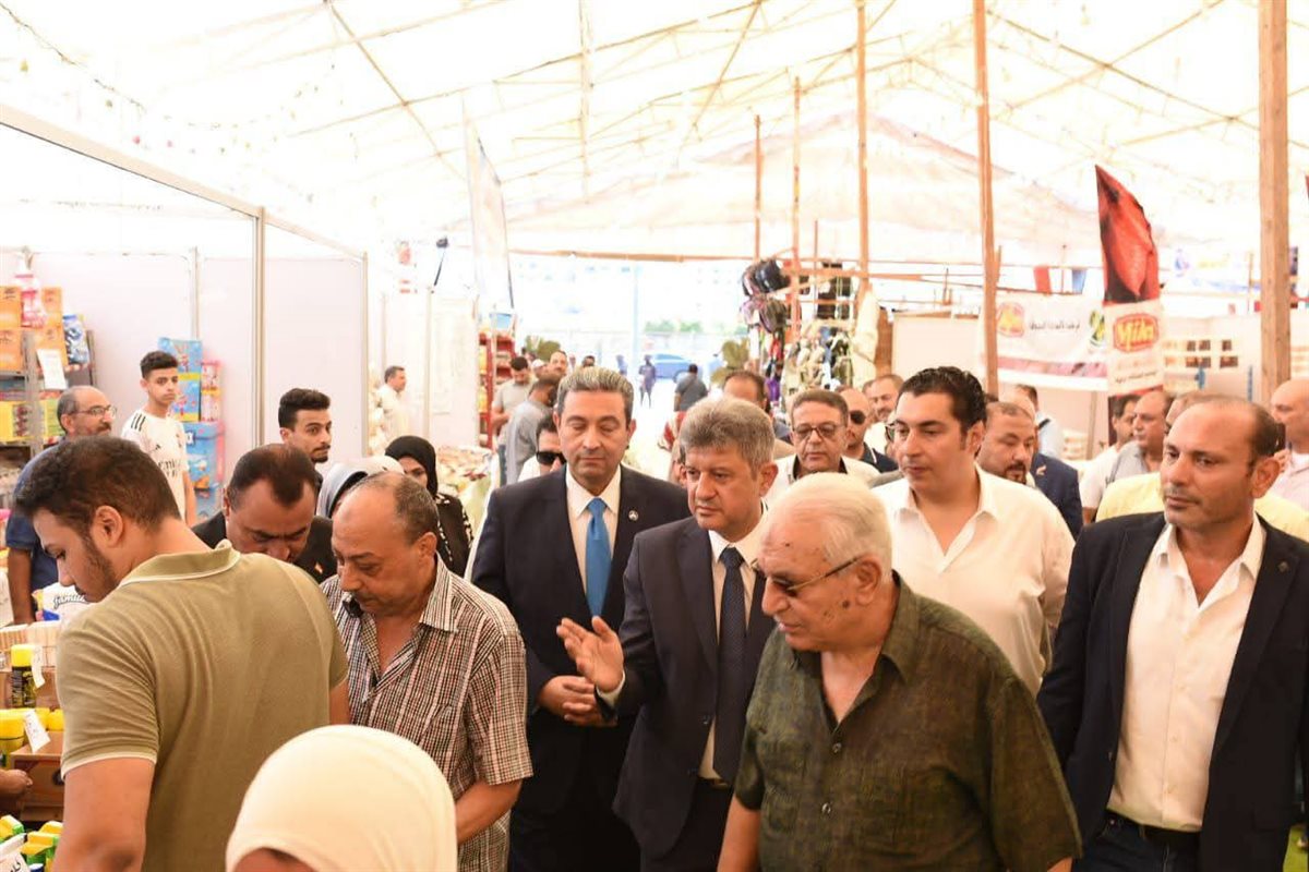محافظ دمياط يفتتح معرض