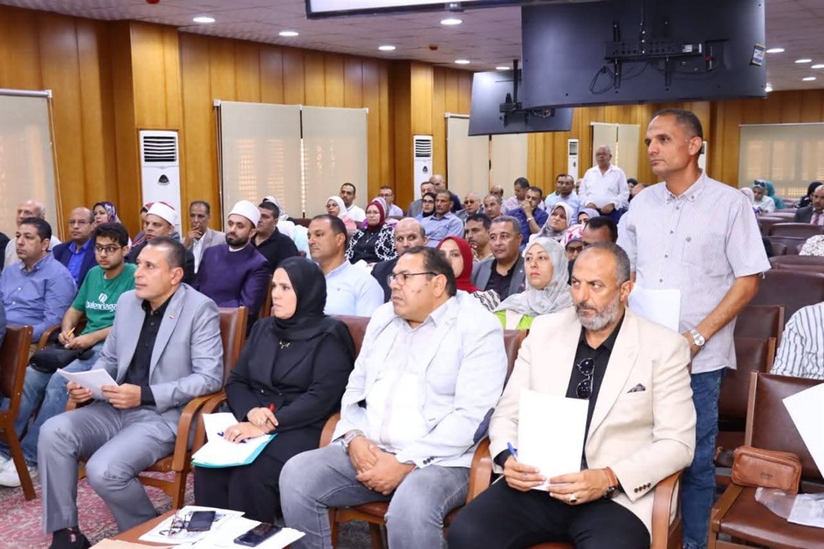 محافظ دمياط يتابع ملفات خدمية وتنموية ويعلن انطلاق مهرجان دمياط في نسخته الثانية