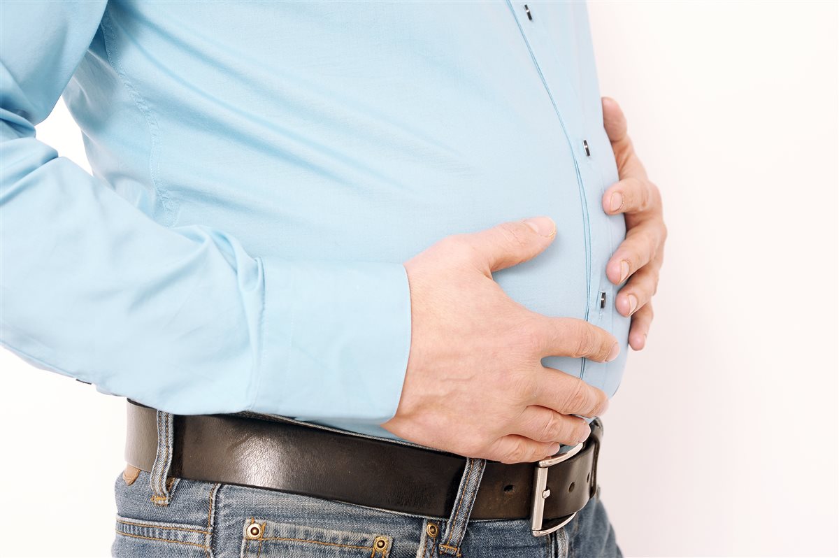 علاج انتفاخ البطن بالأعشاب