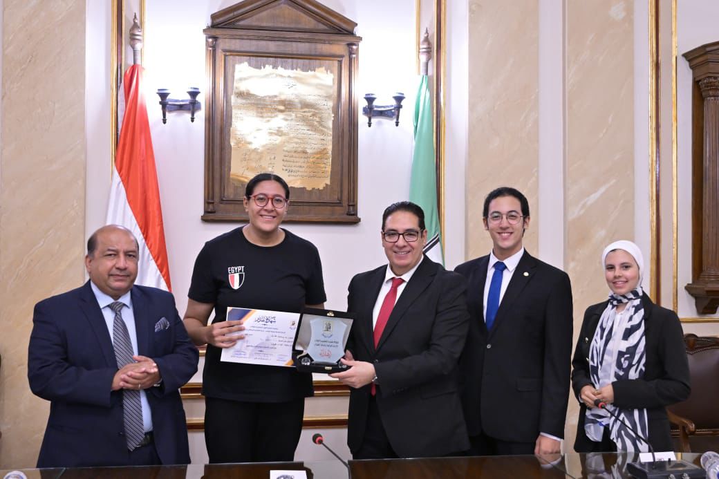 تكريم الأبطال الرياضيين بجامعة القاهرة