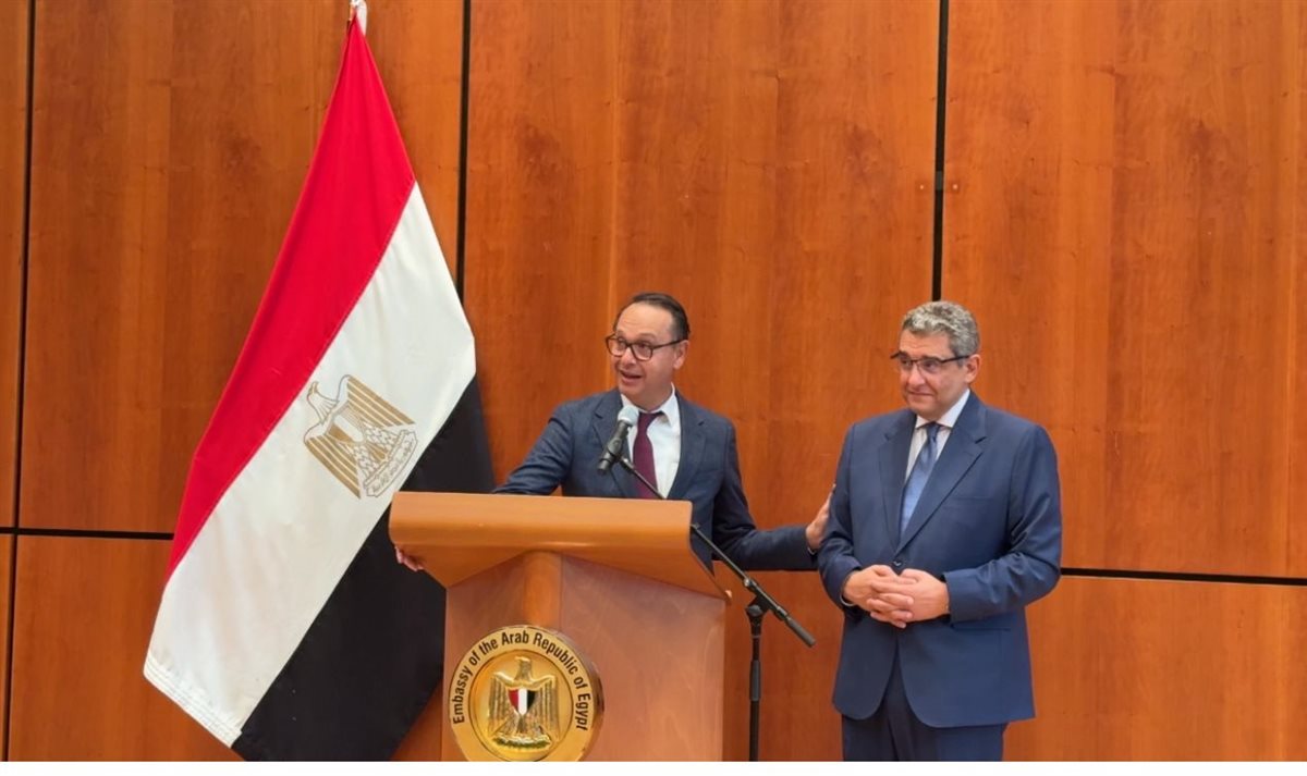 السفير المصري ود. أشرف منصور