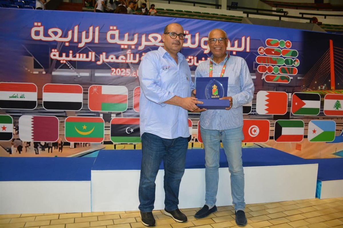 أشرف صبحي يهنئ السباحة بالتتويج بلقب البطولة العربية للألعاب المائية