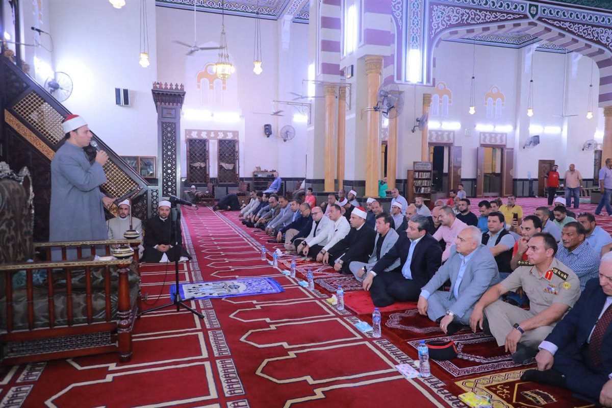 محافظ دمياط يتلقي التهنئة بمناسبة المولد النبوي.. ڤيتو