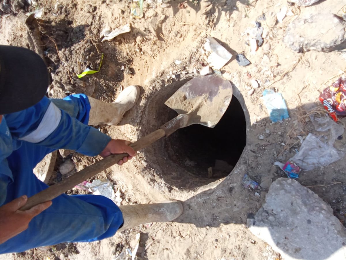 جانب من أعمال تركيب الأغطية،فيتو