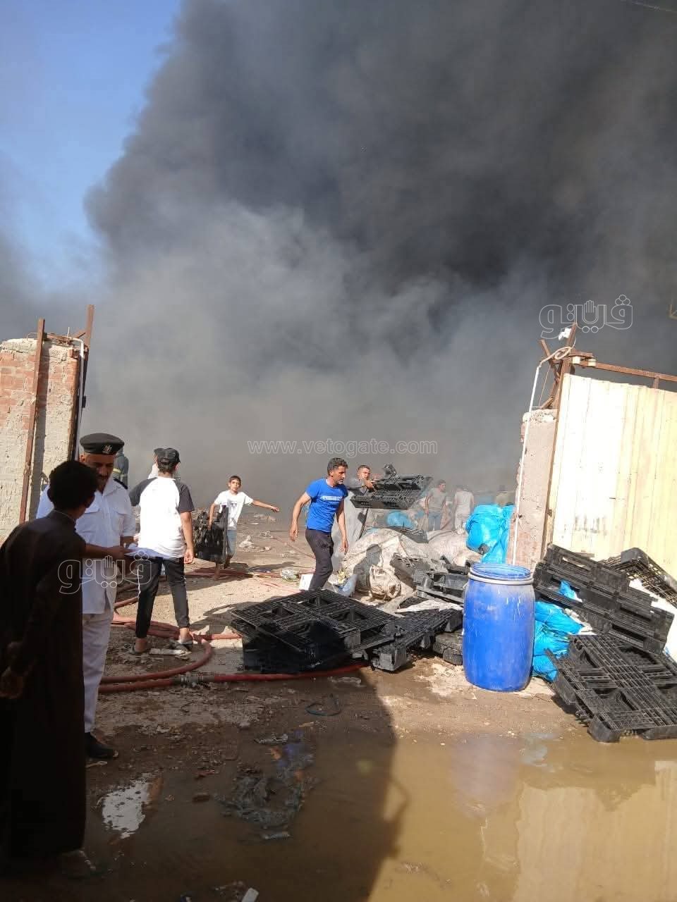 حريق ضخم يلتهم مخزن مخلفات مصانع كارتون،فيتو