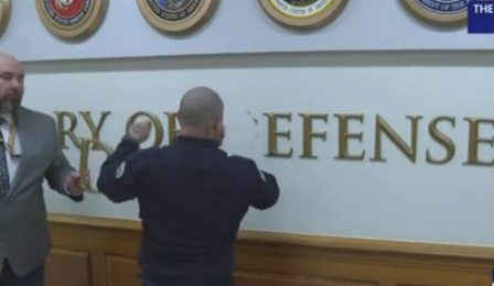 لحظة خلع حروب وزارة الدفاع الأمريكية، فيتو