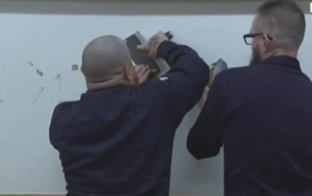 موظفي وزارة الدفاع الأمريكية يحولونها لوزارة حرب، فيتو